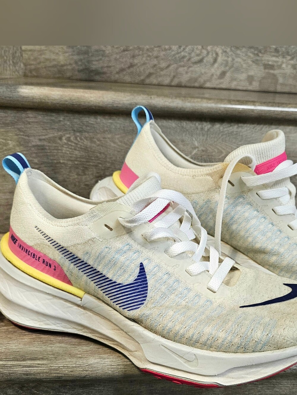 Nike ZoomX Men’s Running Shoes Invincible 10.5 White Pink Blue Athletic Shoes
